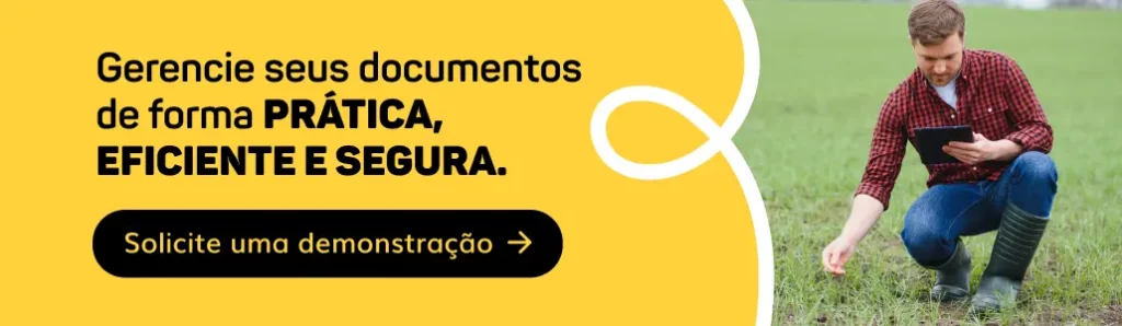 Banner CTA com redirecionamento para página de solicitação de demonstração da Assinei. Descrição da imagem: homem no campo olha para tablet.Texto da imagem: Gerencie seus documentos de forma prática, eficiente e segura. Solicite uma demonstração.