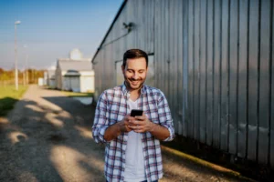 Imagem de destaque para artigo sobre assinatura eletrônica no agronegócio publicado no Blog Assinei (Créditos da imagem: Dusan Petkovic | Shutterstock)