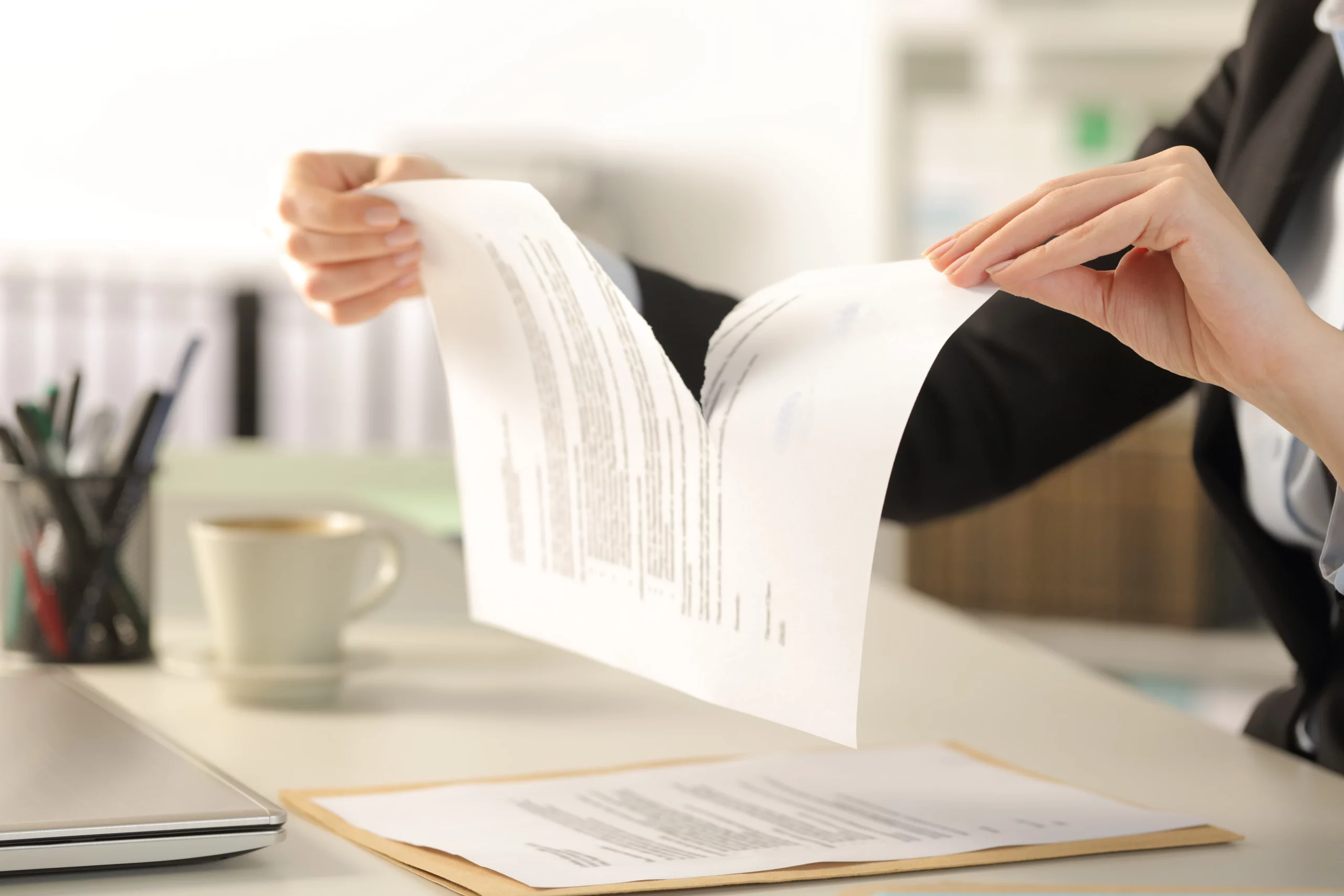 Imagem de destaque para artigo sobre anulação de contrato publicado no Blog Assinei | Créditos: Antonio Guillem / Shutterstock